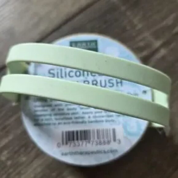 🦋2/$30! Earth Therapeutics Silicone & Bamboo Soft Body Brush with Handle NWT - Picture 5 of 14